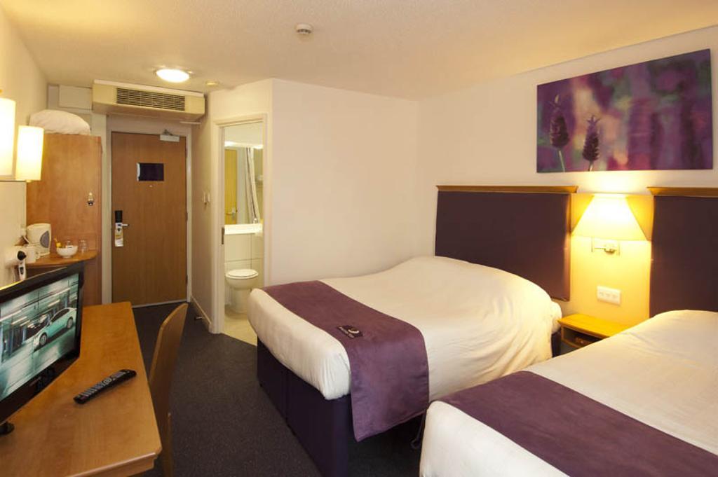 Premier Inn London Heathrow Airport T2 & T3 - Bath Road Hounslow Ruang foto