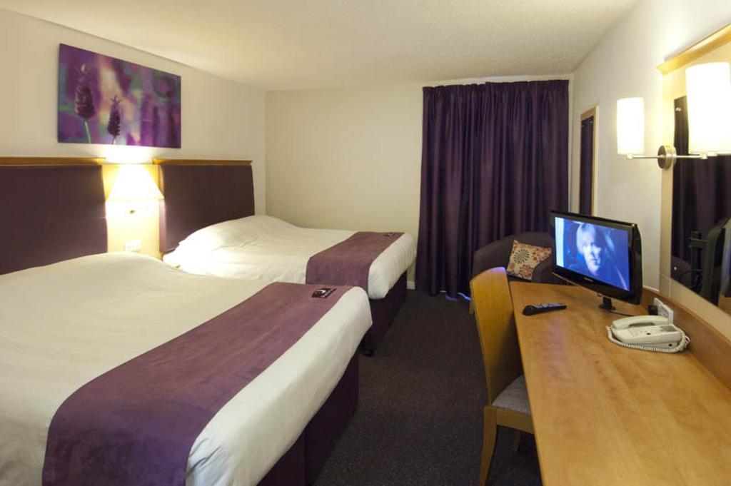 Premier Inn London Heathrow Airport T2 & T3 - Bath Road Hounslow Ruang foto