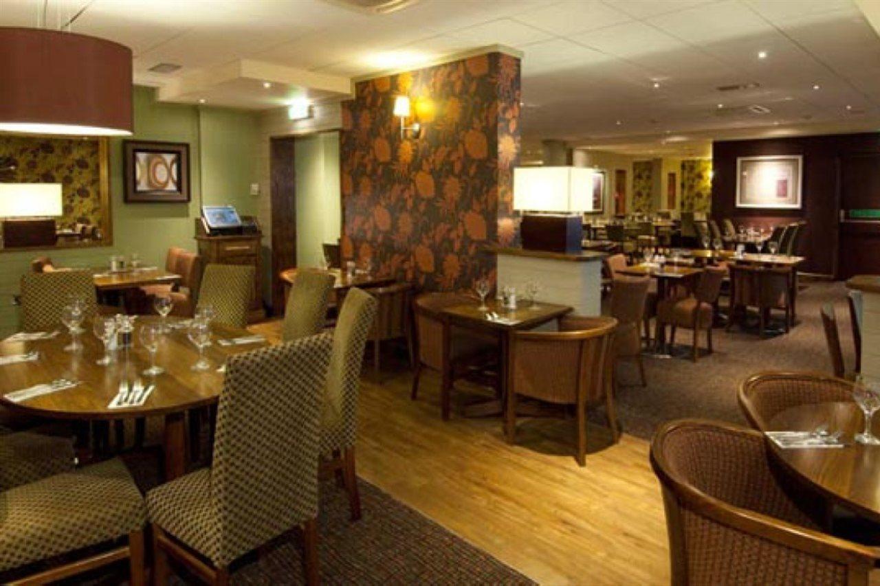 Premier Inn London Heathrow Airport T2 & T3 - Bath Road Hounslow Bagian luar foto