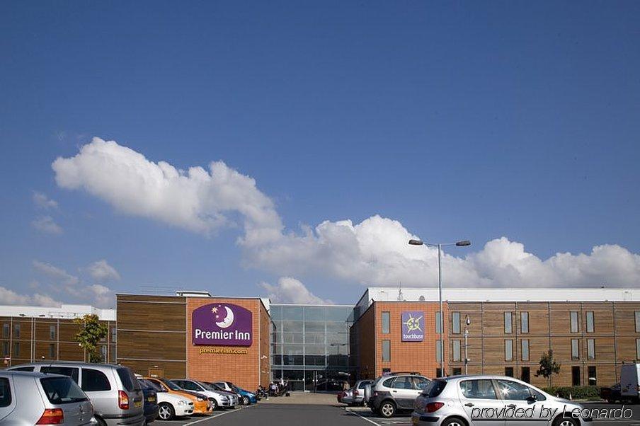 Premier Inn London Heathrow Airport T2 & T3 - Bath Road Hounslow Bagian luar foto