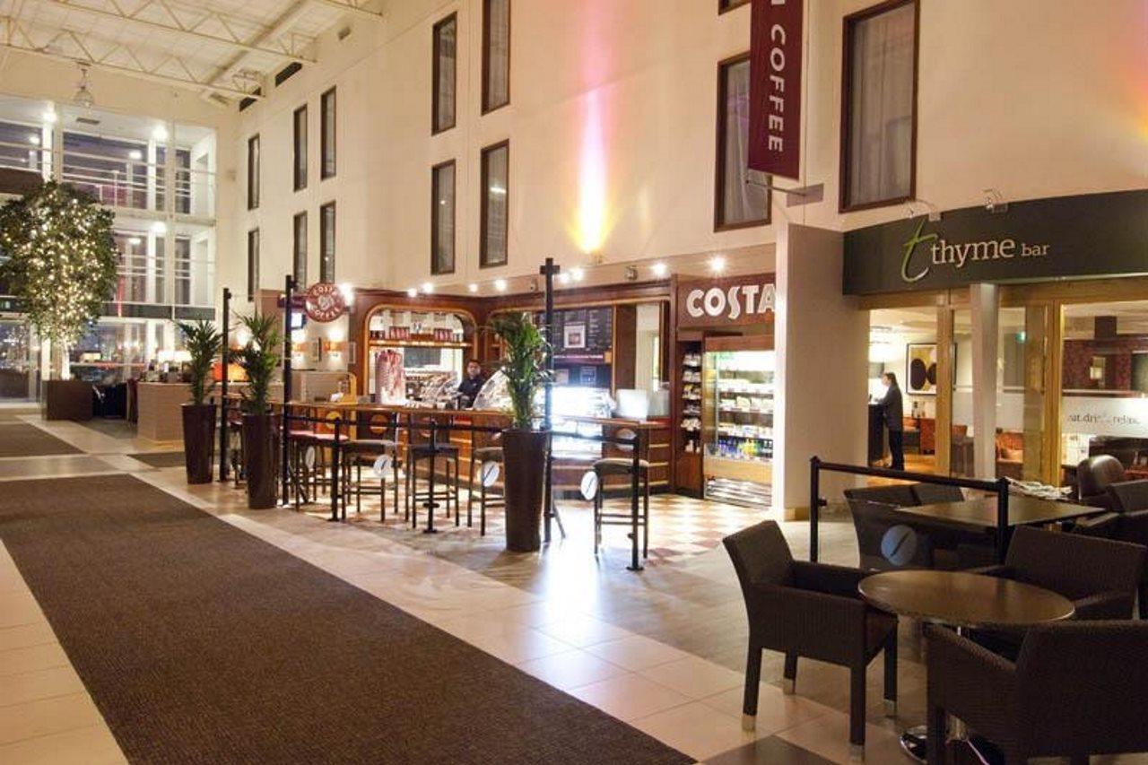 Premier Inn London Heathrow Airport T2 & T3 - Bath Road Hounslow Bagian luar foto