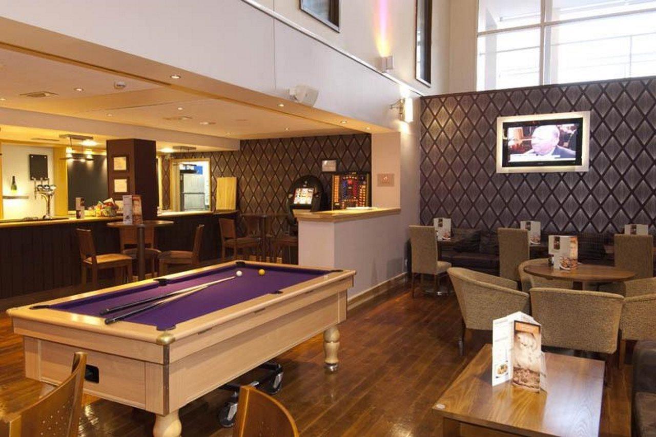 Premier Inn London Heathrow Airport T2 & T3 - Bath Road Hounslow Bagian luar foto