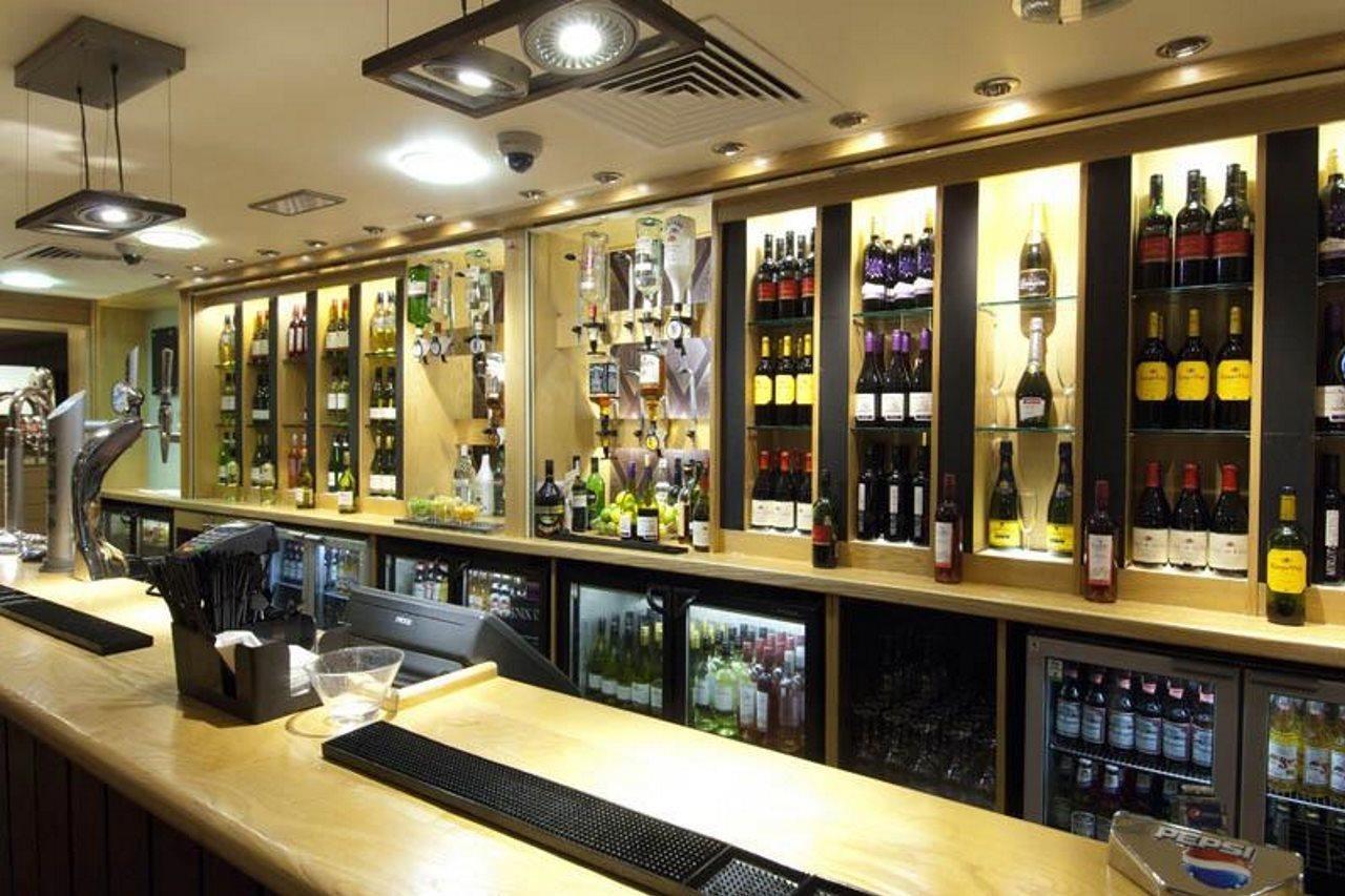 Premier Inn London Heathrow Airport T2 & T3 - Bath Road Hounslow Bagian luar foto