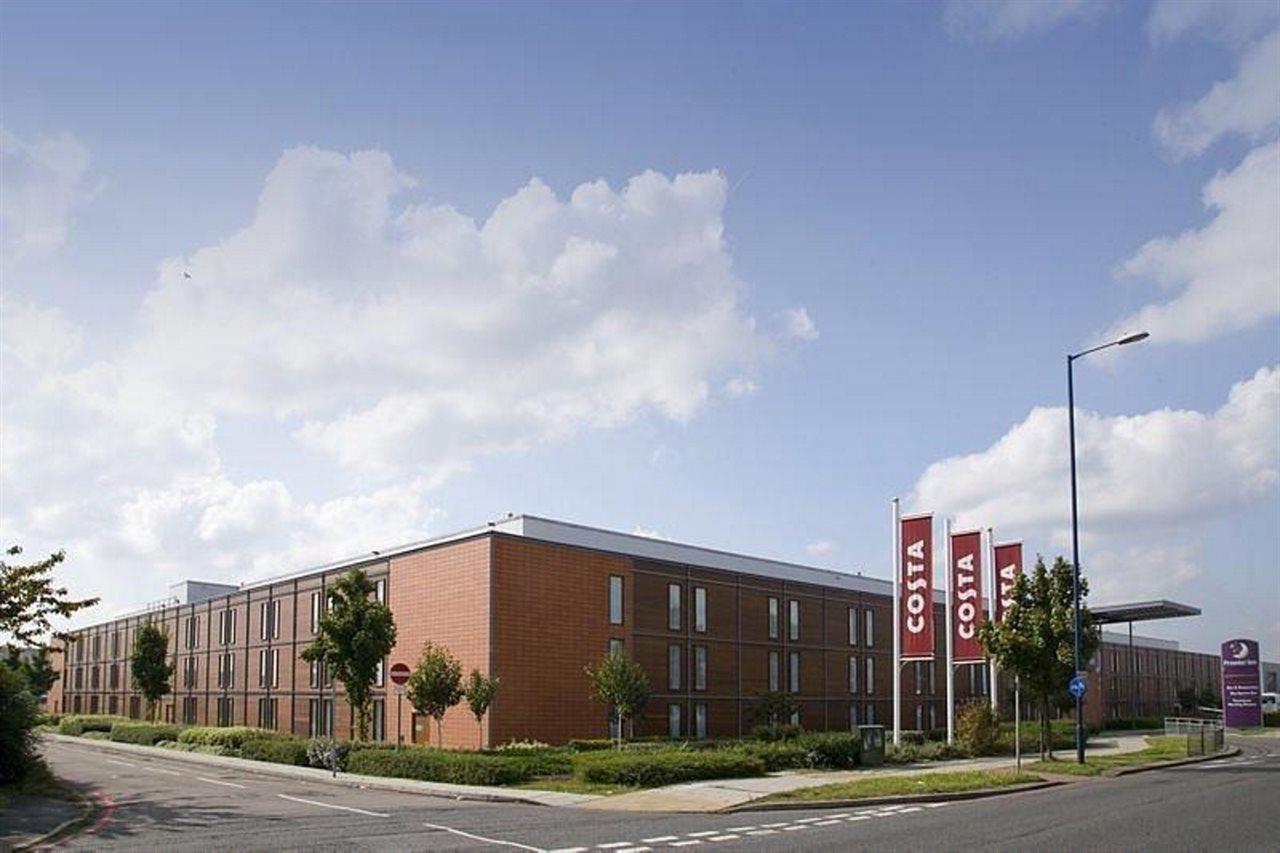 Premier Inn London Heathrow Airport T2 & T3 - Bath Road Hounslow Bagian luar foto