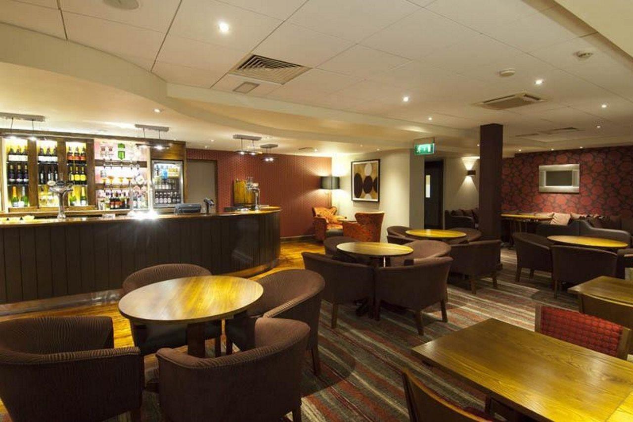 Premier Inn London Heathrow Airport T2 & T3 - Bath Road Hounslow Bagian luar foto
