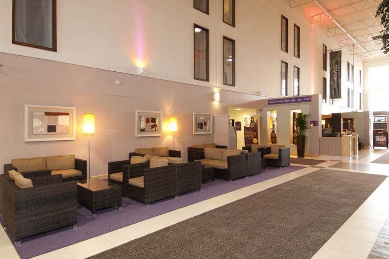 Premier Inn London Heathrow Airport T2 & T3 - Bath Road Hounslow Bagian luar foto