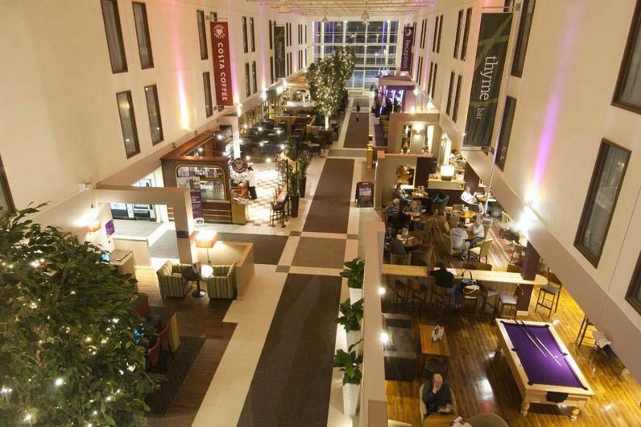 Premier Inn London Heathrow Airport T2 & T3 - Bath Road Hounslow Bagian luar foto