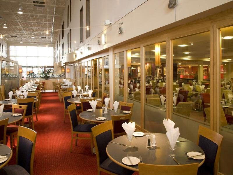 Premier Inn London Heathrow Airport T2 & T3 - Bath Road Hounslow Bagian luar foto