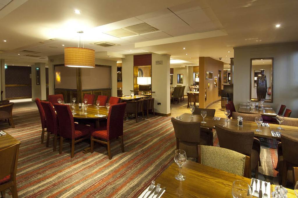 Premier Inn London Heathrow Airport T2 & T3 - Bath Road Hounslow Bagian luar foto