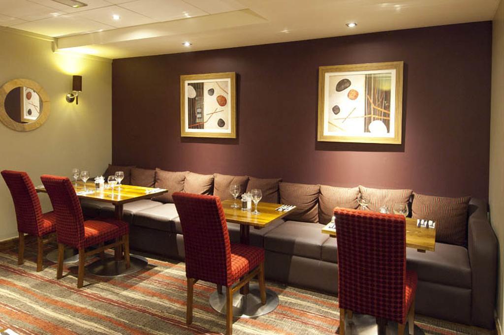 Premier Inn London Heathrow Airport T2 & T3 - Bath Road Hounslow Bagian luar foto
