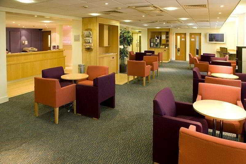 Premier Inn London Heathrow Airport T2 & T3 - Bath Road Hounslow Bagian luar foto