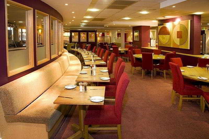 Premier Inn London Heathrow Airport T2 & T3 - Bath Road Hounslow Bagian luar foto