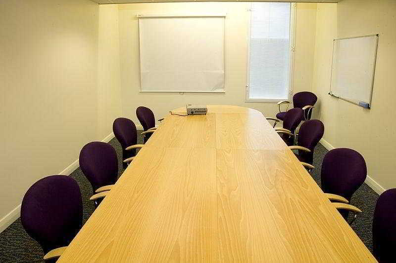 Premier Inn London Heathrow Airport T2 & T3 - Bath Road Hounslow Bagian luar foto